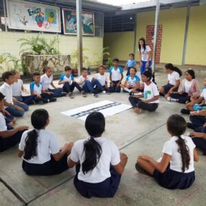 Estudiantes de Canoabo participando en actividades educativas sobre el uso adecuado del agua potable.